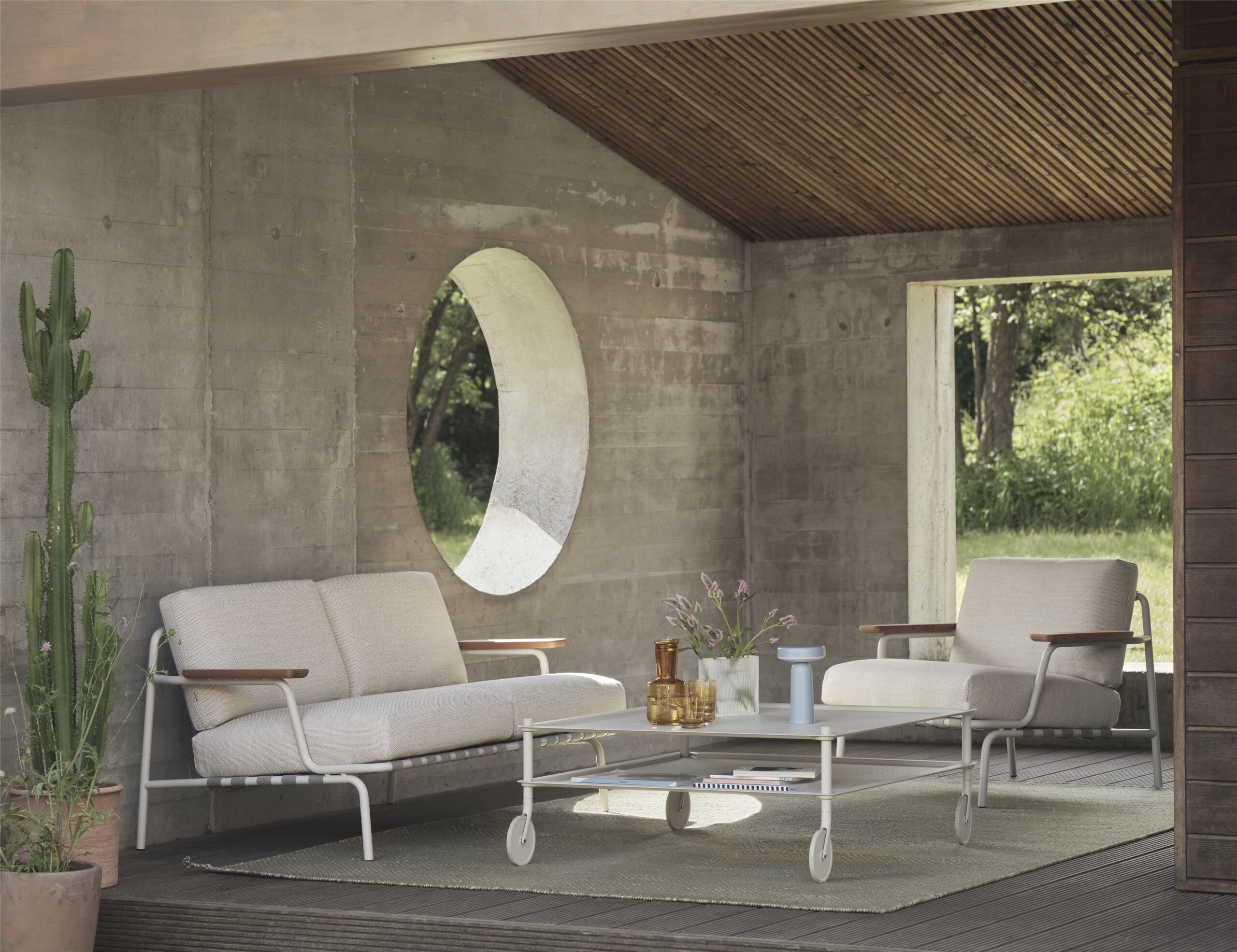 Settle-sofa-2-laze-1-grey-flow-coffee-table-ply-rug-recycled-poly-moss-green-ridge-vase-16-white-frosted-glass-muuto-org_150.jpg